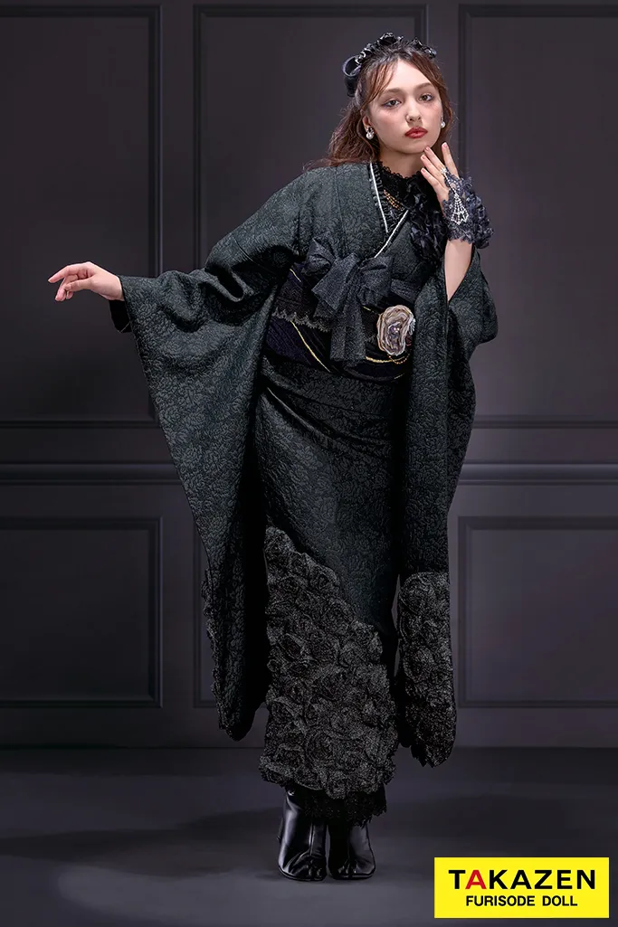 TAKAZEN　奈良　振袖　レンタル　成人式　ヘップバーンローズ　黒　薔薇付き　立体花　ラグジュアリー　誰ともかぶらない　レースインナー/ブーツスタイル　オールブラックコーデ　香川るな
