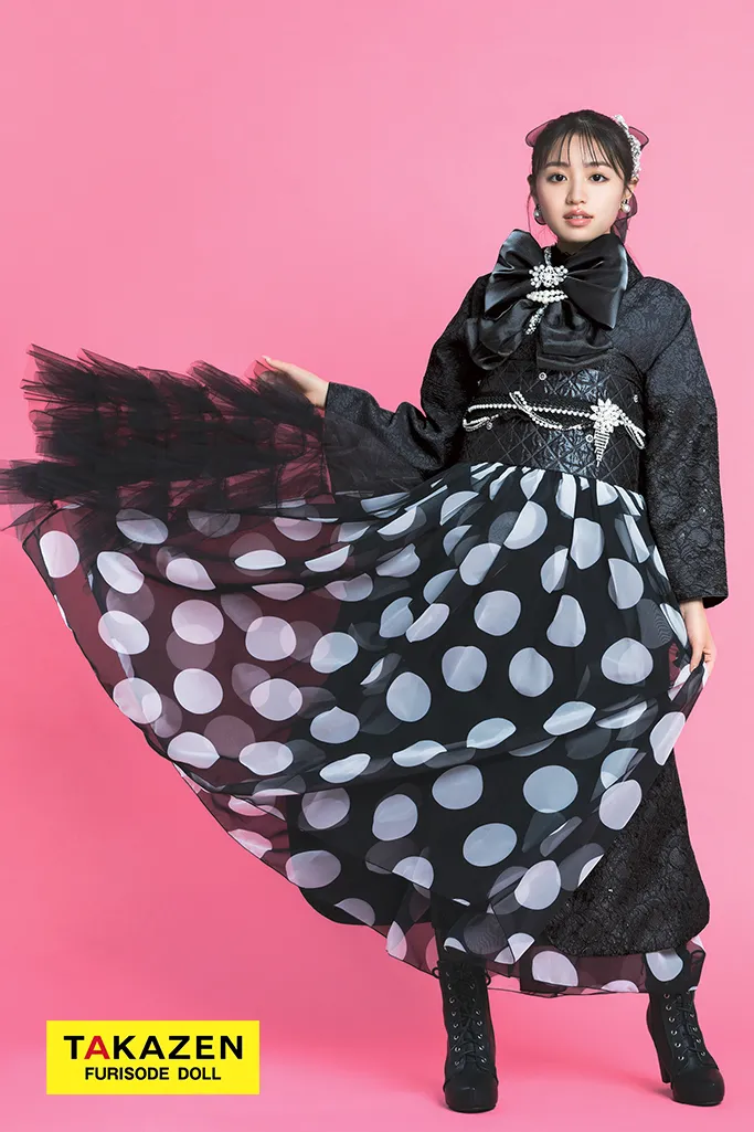 TAKAZEN　奈良　振袖　レンタル　成人式　BLACK LABEL　ドレス振袖　洋風　スカート　ドット　ラグジュアリー　ドレッシー　誰ともかぶらない振袖　ブーツスタイル　香音