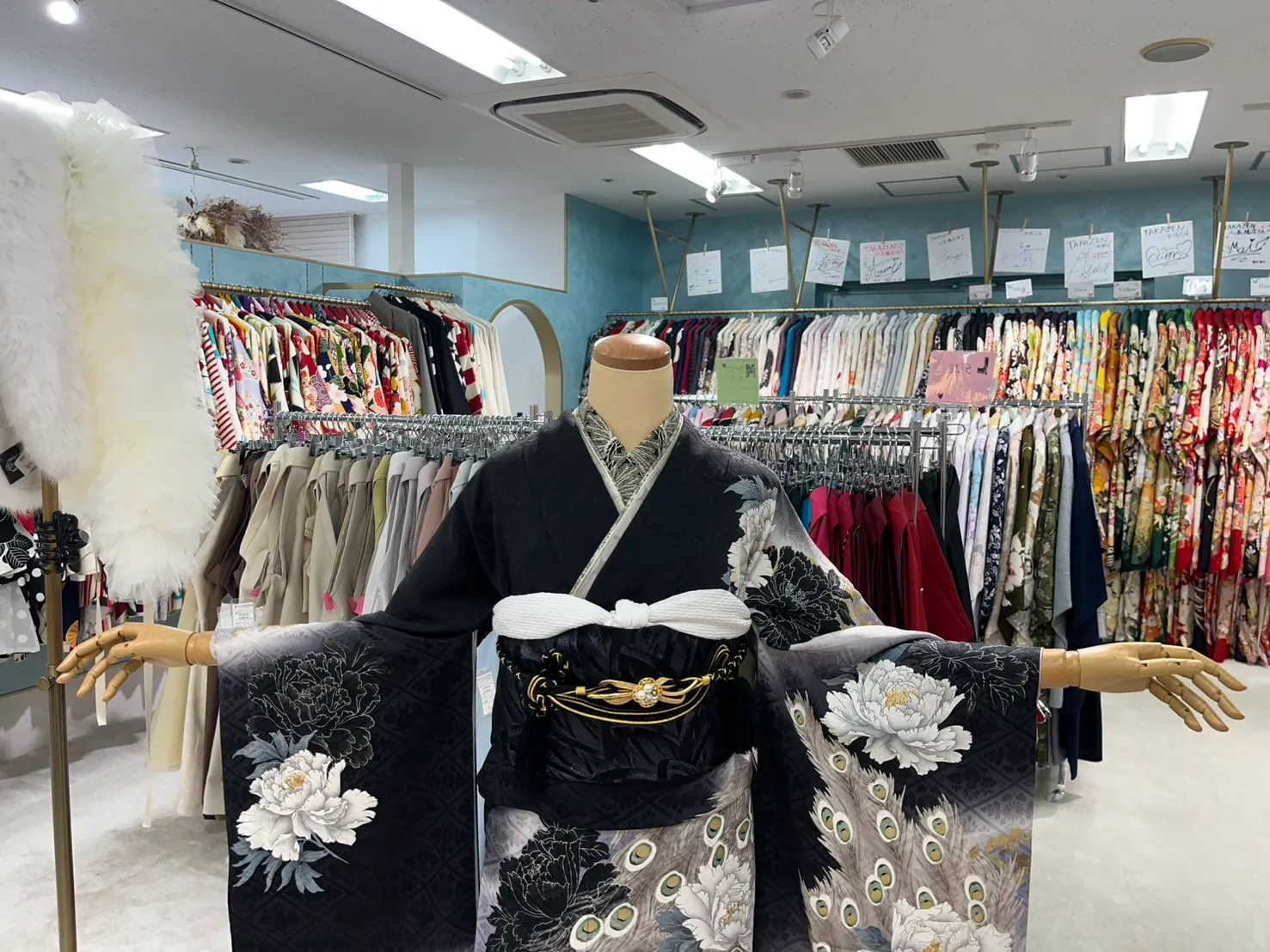 前撮り　振袖　撮影会　タカゼン心斎橋店ジャパンモードキラキラTAKAZENオリジナル孔雀柄黒色かっこいいオススメ渋め