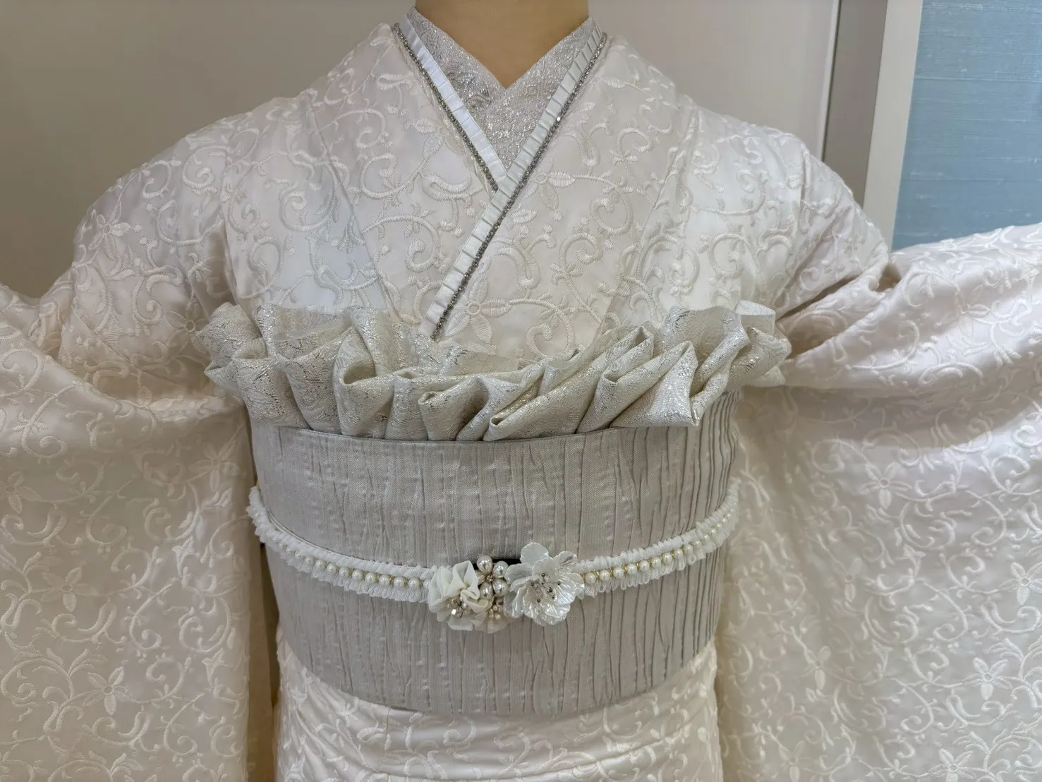 成人式　振袖レンタル　ヴィンテージスタイル　シンプル　無地　ブーツスタイル　白