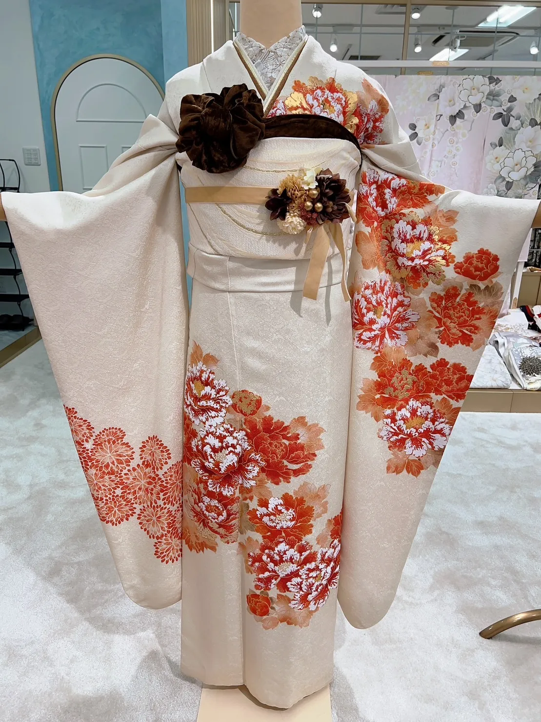 振袖レンタル　成人式　なんば　心斎橋　天王寺　大阪　人気ヴィンテージスタイル　白/ホワイト　すっきり柄/ワンポイント柄　シンプル　大人っぽい振袖ネット