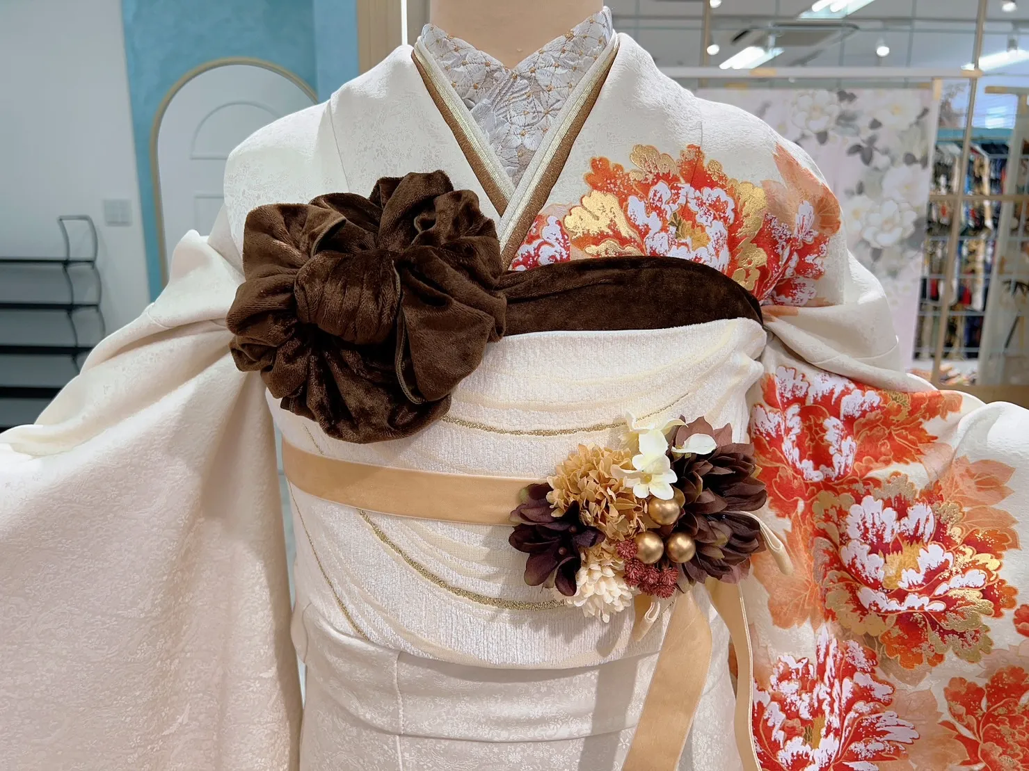 振袖レンタル　成人式　なんば　心斎橋　天王寺　大阪　人気ヴィンテージスタイル　白/ホワイト　すっきり柄/ワンポイント柄　シンプル　大人っぽい振袖ネット