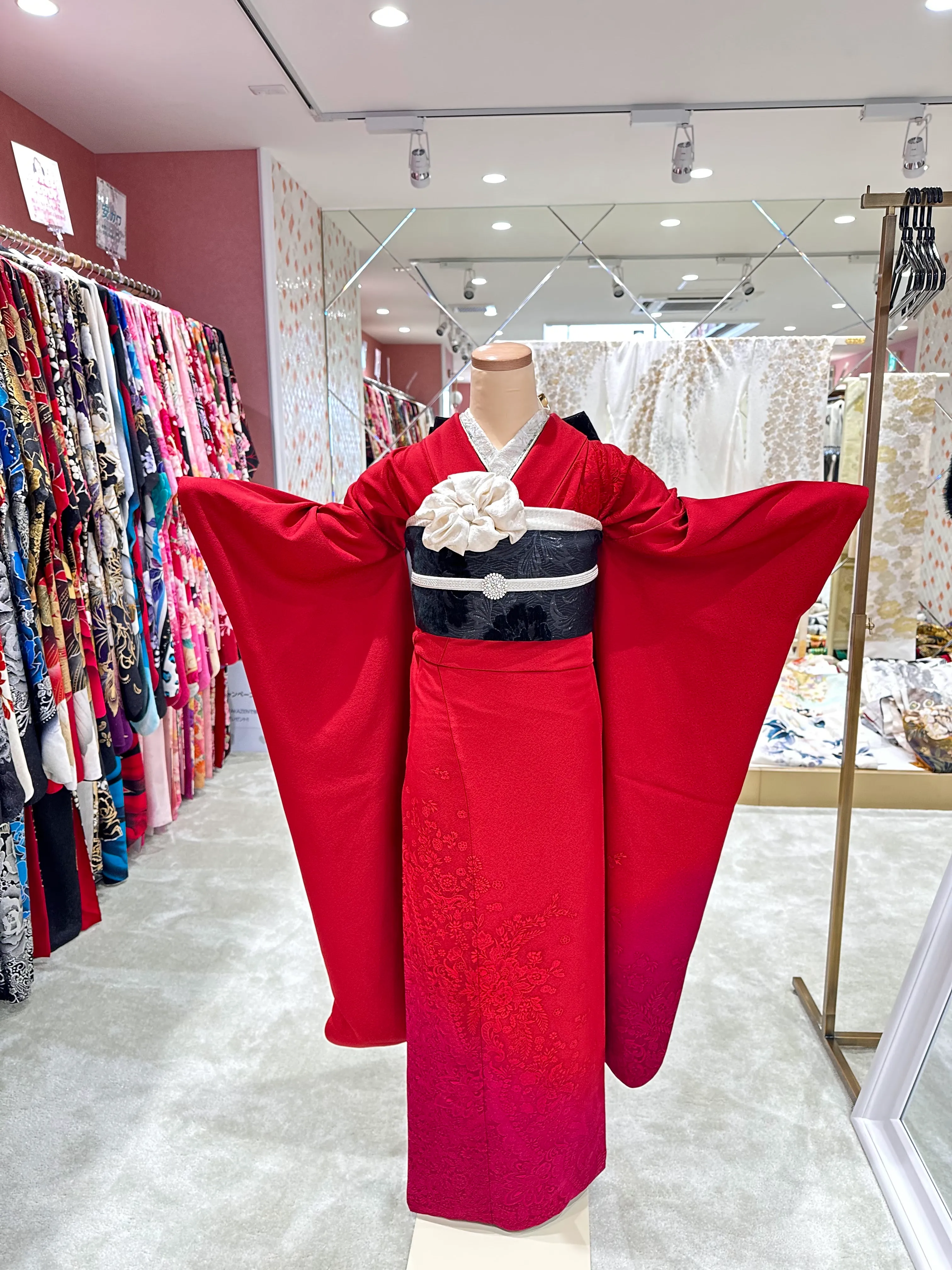 成人式　振袖　TAKAZEN　白　黒　リボン　薔薇　TAKAZEN姫路店　袴　振袖レンタル　前撮り撮影会　姫路市　加古川市　　　　2026年成人式　2025年成人式　