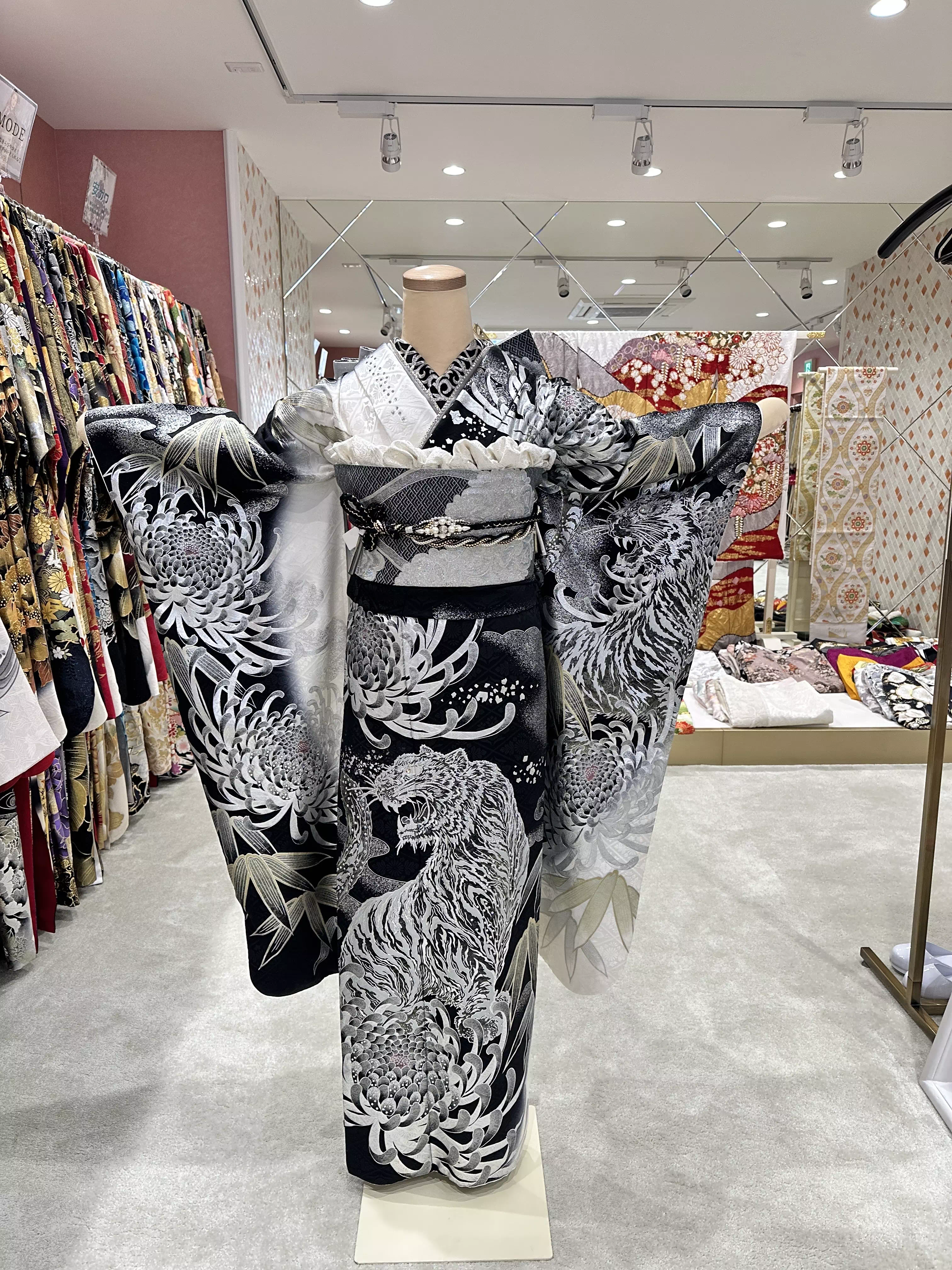 TAKAZEN姫路店　姫路市　成人式　卒業式　袴　振袖　イマドキ振袖　キラキラ　ド派手　ジャパンモード　シルバー　　白　金　いかつい