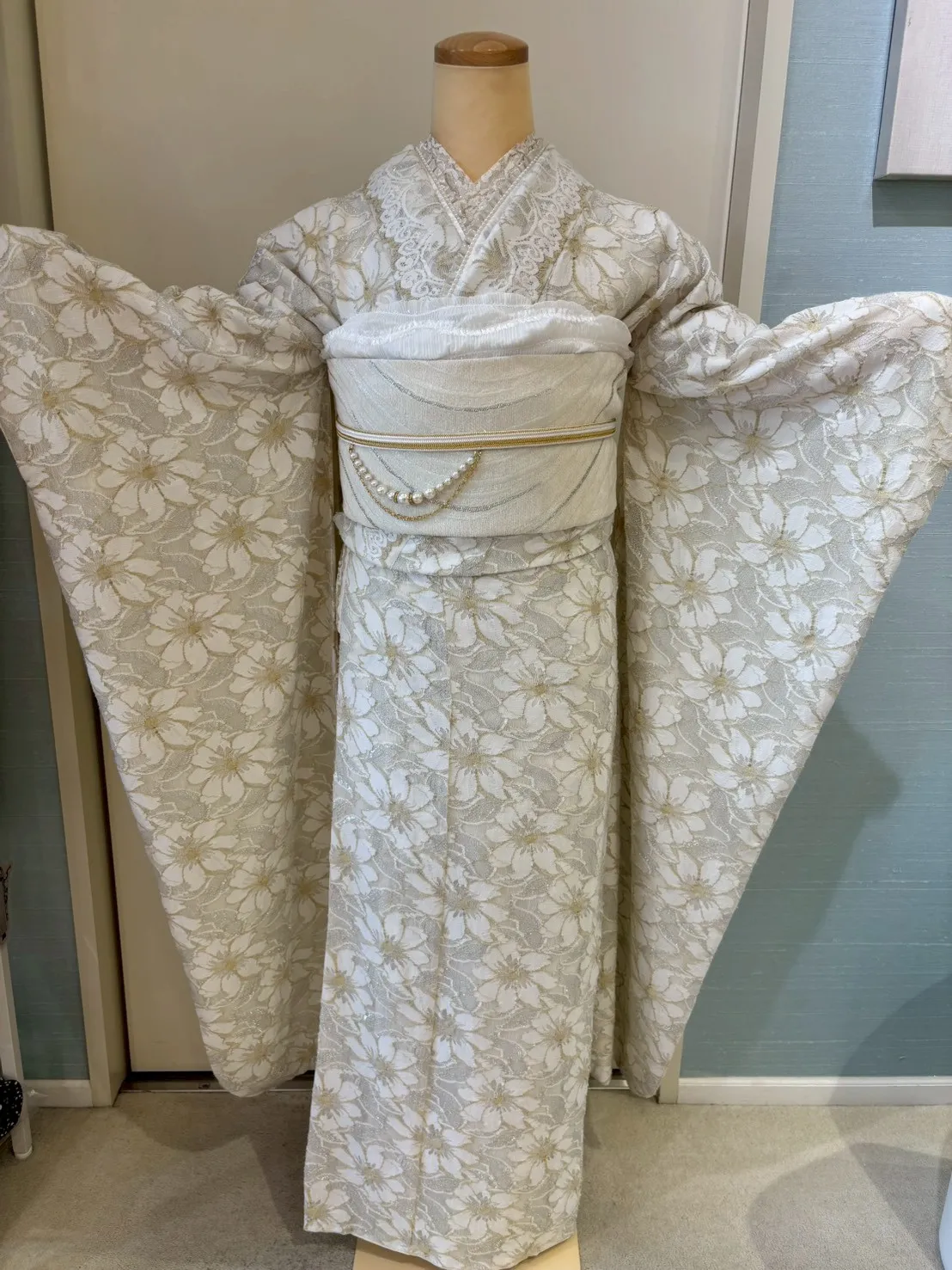成人式　振袖レンタル　大阪　堺　くすみカラー　総レース　白　金