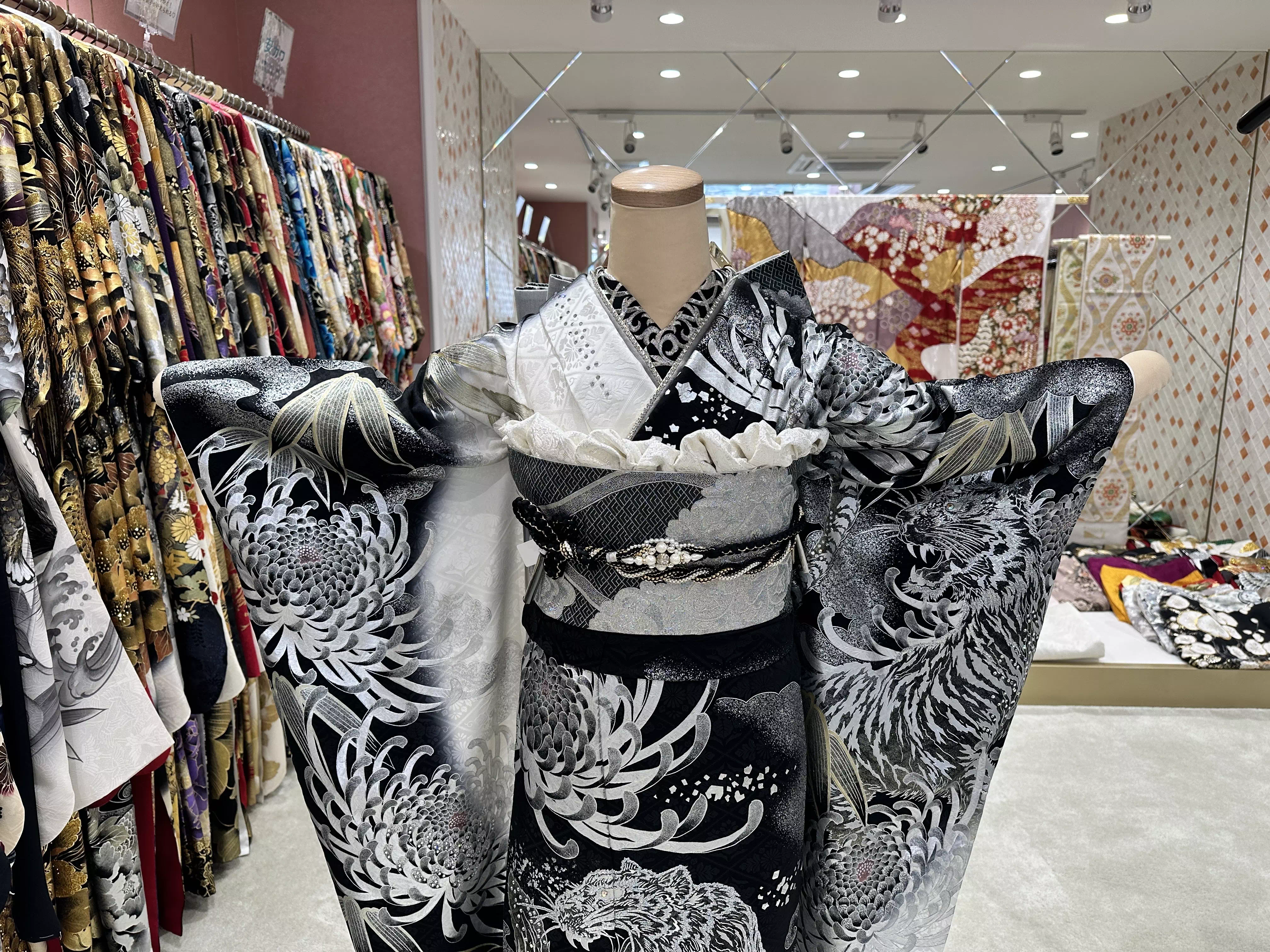 TAKAZEN姫路店　姫路市　成人式　卒業式　袴　振袖　イマドキ振袖　キラキラ　ド派手　ジャパンモード　シルバー　　白　金　いかつい