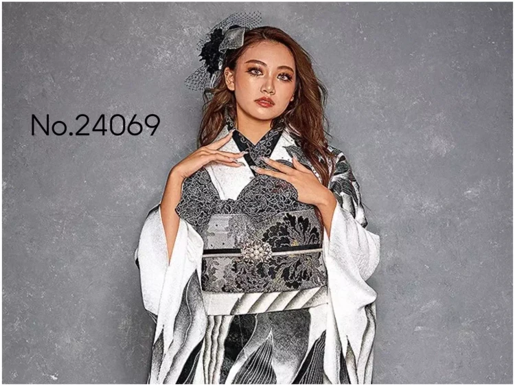 【TAKAZEN神戸旧居留地店】♡31日　大柄でシンプルなかっこいい目立つ振袖モードのご紹介です♡