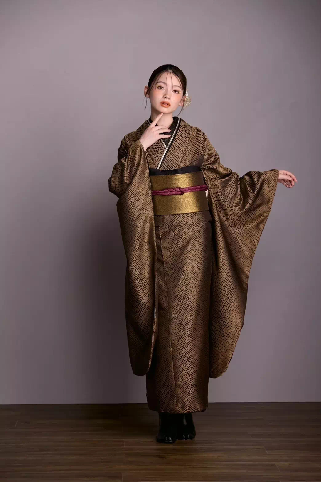 TAKAZEN姫路店　姫路市　成人式　卒業式　袴　振袖　イマドキ振袖　キラキラ　ヘップバーン　　白　金