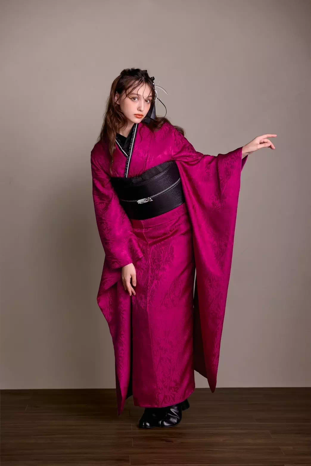 TAKAZEN姫路店　姫路市　成人式　卒業式　袴　振袖　イマドキ振袖　　白　金　粋古典　カッコイイ　綺麗　シンプル