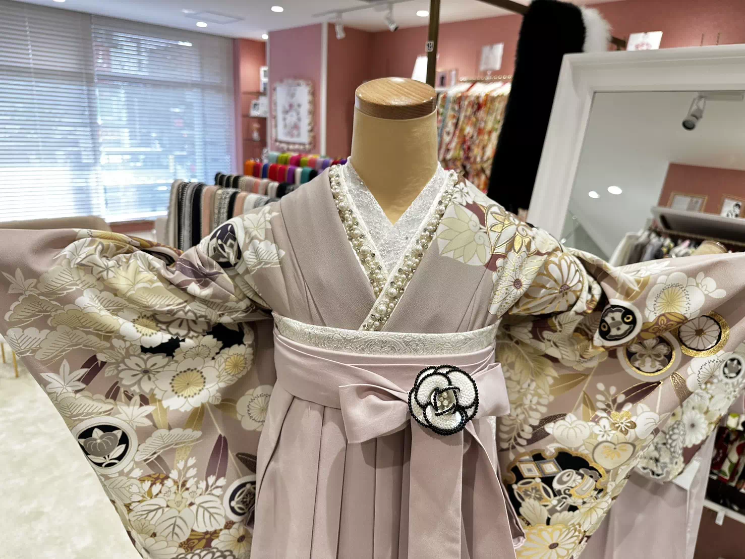 姫路市　TAKAZEN姫路店　ピンク袴　古典柄　くすみカラー　イマドキ袴　おしゃれ　カワイイ　