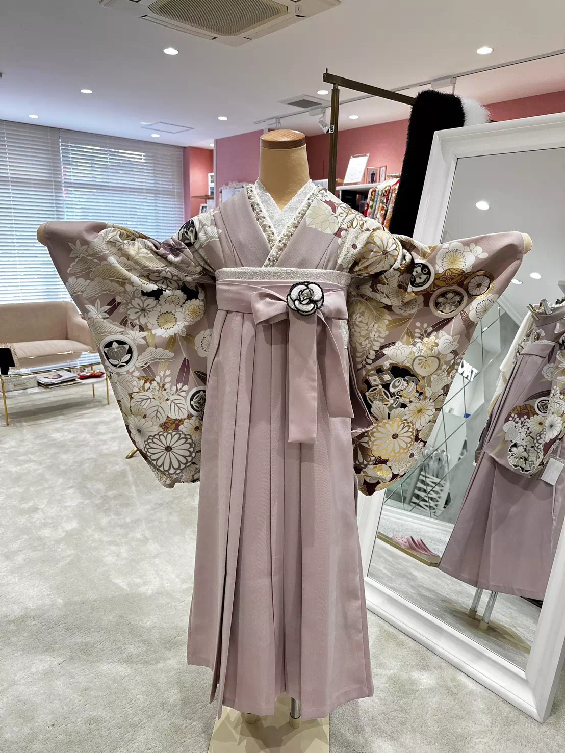 姫路市　TAKAZEN姫路店　ピンク袴　古典柄　くすみカラー　イマドキ袴　おしゃれ　カワイイ　