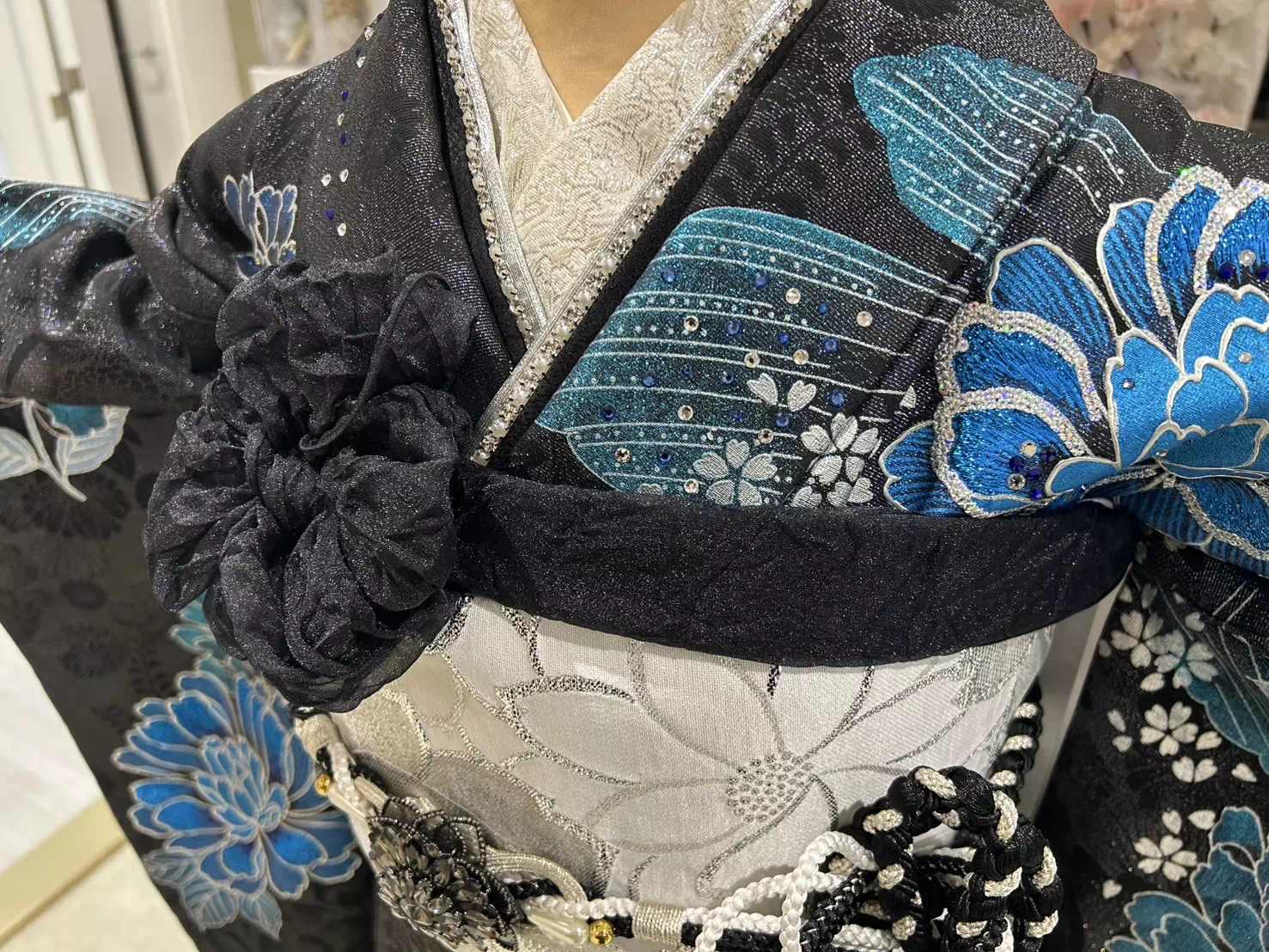 TAKAZEN姫路店　姫路市　成人式　卒業式　袴　振袖　イマドキ振袖　キラキラ　モード　青黒　ギャル
