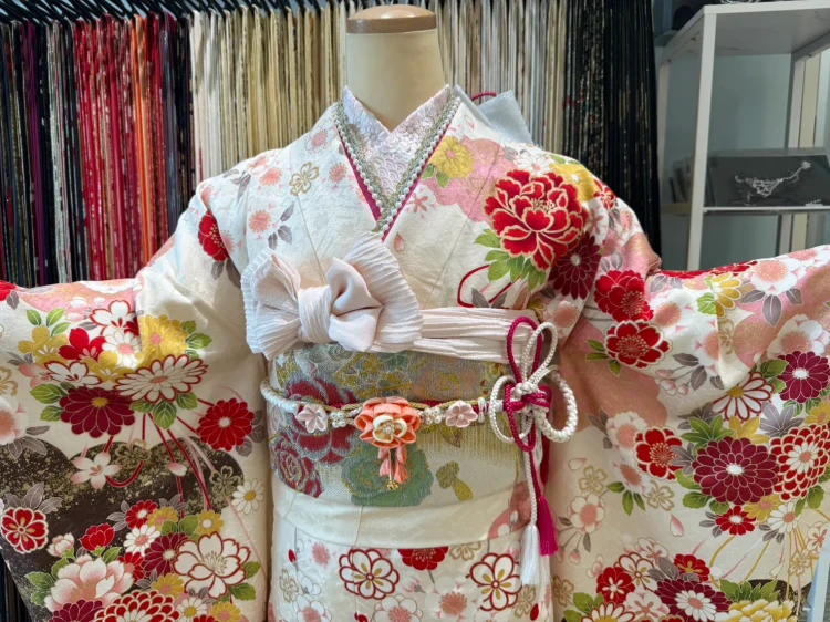 成人式　振袖レンタル　古典　白　ピンク　カワイイ