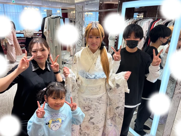 成人式振袖レンタル　表参道　コスメカラー　かわいい　白　ピンク