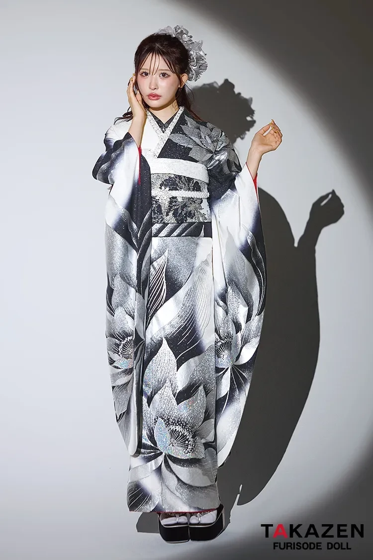 モード 黒/シルバー 牡丹柄/大柄 派手 クール系振袖 キラキラスワロフスキー付き かっこいい 色っぽい ギャル 目立つ 伊藤桃々【通販可】24065