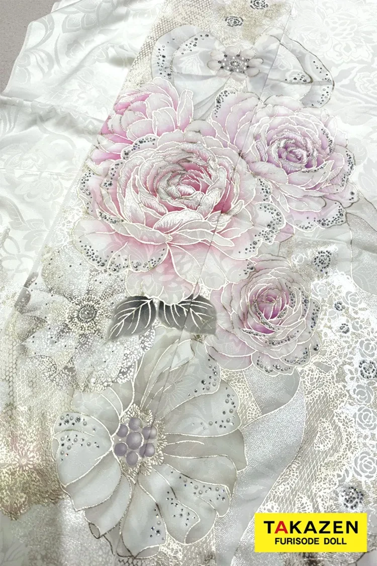 TAKAZENのレンタル振袖 ヘップバーン最新作 コスメカラー 白ピンク 薔薇柄/リボン柄 一番かわいい ガーリー キラキラ スワロフスキー・パール付き 香音【通販可】27002