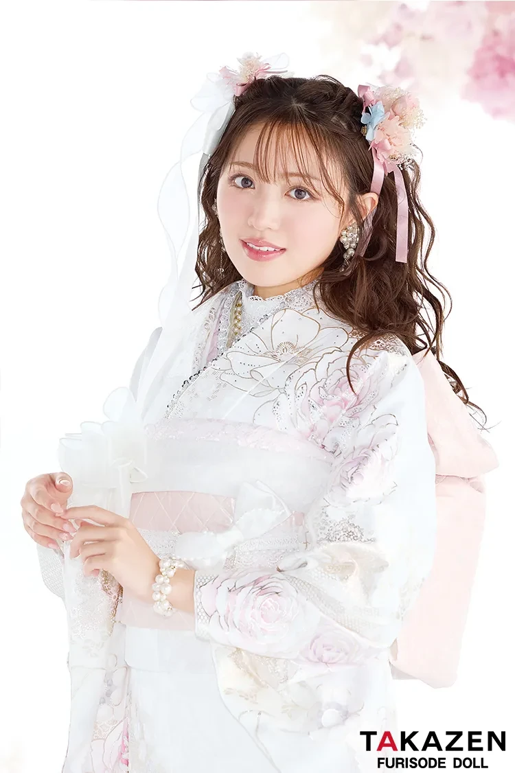 TAKAZENのレンタル振袖 ヘップバーン最新作　コスメカラー　白ピンク　薔薇柄/リボン柄　一番かわいい　ガーリー　キラキラ　スワロフスキー・パール付き　香音【通販可】27002