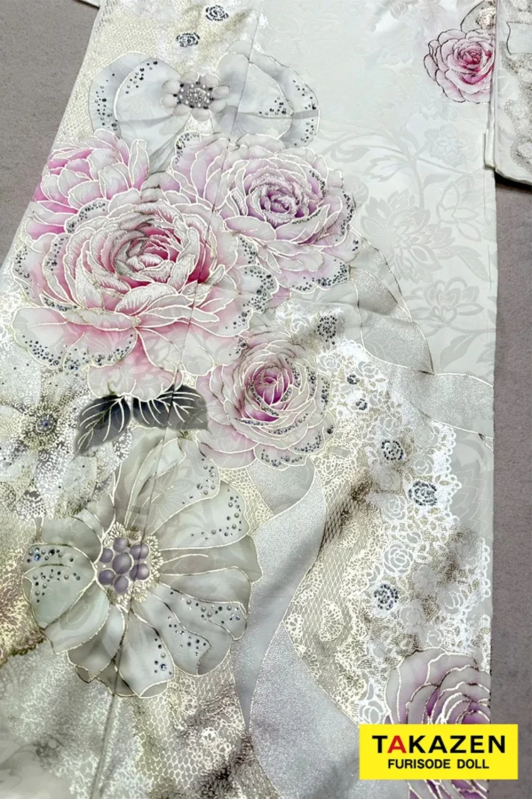 TAKAZENのレンタル振袖 ヘップバーン最新作 コスメカラー 白ピンク 薔薇柄/リボン柄 一番かわいい ガーリー キラキラ スワロフスキー・パール付き 香音【通販可】27002