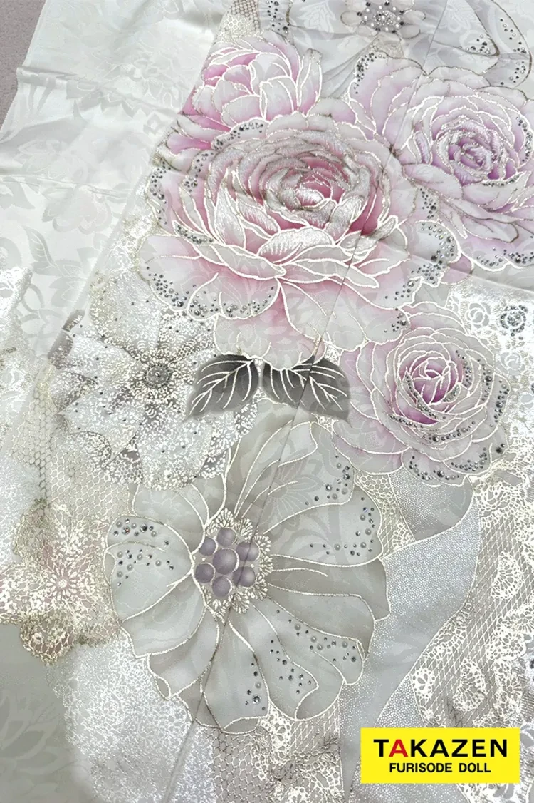 TAKAZENのレンタル振袖 ヘップバーン最新作 コスメカラー 白ピンク 薔薇柄/リボン柄 一番かわいい ガーリー キラキラ スワロフスキー・パール付き 香音【通販可】27002