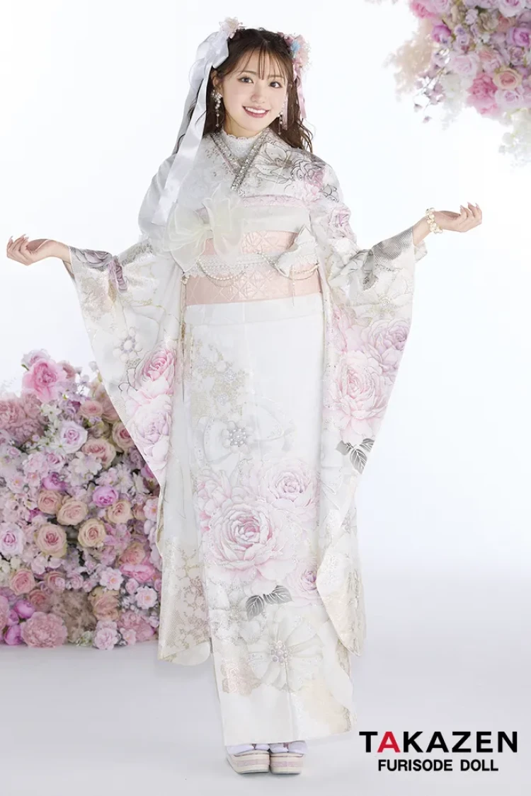 TAKAZENのレンタル振袖 ヘップバーン最新作　コスメカラー　白ピンク　薔薇柄/リボン柄　一番かわいい　ガーリー　キラキラ　スワロフスキー・パール付き　香音【通販可】27002