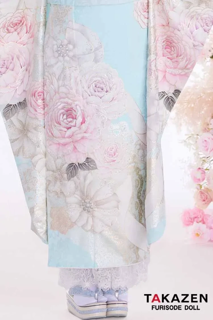 TAKAZENのレンタル振袖 ヘップバーン最新作　コスメカラー　水色/ピンク　バラ柄/リボン柄　透明感　かわいい　ガーリー　キラキラ　スワロフスキー・パール付き　香音【通販可】27003