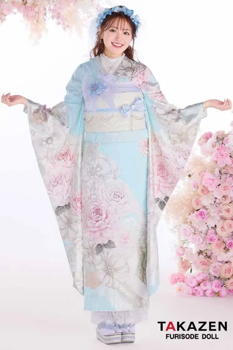 TAKAZENのレンタル振袖 ヘップバーン最新作　コスメカラー　水色/ピンク　バラ柄/リボン柄　透明感　かわいい　ガーリー　キラキラ　スワロフスキー・パール付き　香音【通販可】27003