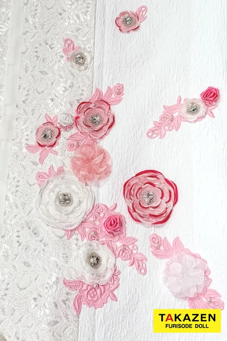 TAKAZENのレンタル振袖 最新作ヘップバーン　ミニョン　白ピンク　立体花/レース　一番かわいい　フレンチガーリー　キラキラビジュー付き　洋風　レースインナーコーデ　香音【通販可】27005