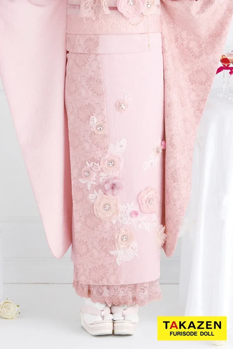 TAKAZENのレンタル振袖 最新作ヘップバーン　ミニョン　ピンク　立体花/レース　一番かわいい　フレンチガーリー　キラキラビジュー付き　人とかぶらない　レースインナーコーデ　香音【通販可】27006