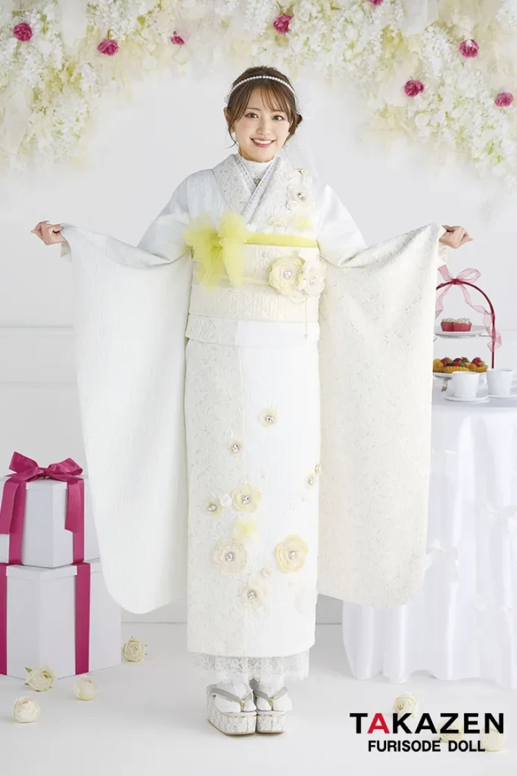 TAKAZENのレンタル振袖 最新作ヘップバーン ミニョン 白/イエロー 立体花/レース キラキラ かわいい フレンチガーリー ビジュー付き エレガント レースインナーコーデ 香音【通販可】27007