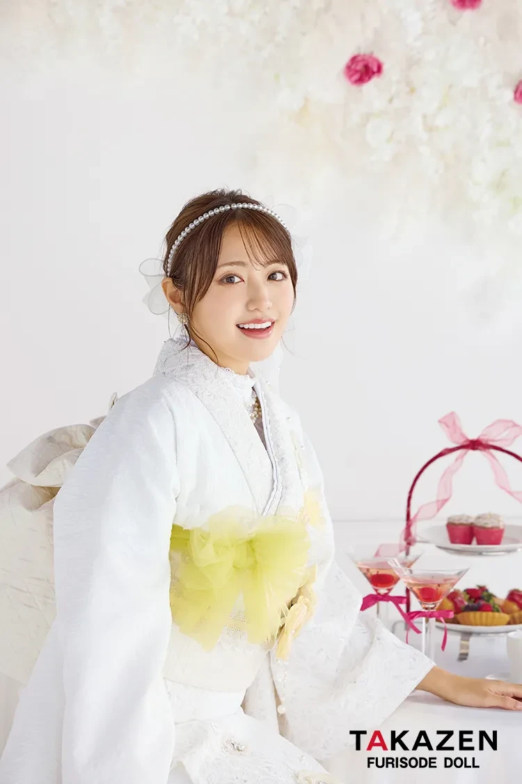 TAKAZENのレンタル振袖 最新作ヘップバーン ミニョン 白/イエロー 立体花/レース キラキラ かわいい フレンチガーリー ビジュー付き エレガント レースインナーコーデ 香音【通販可】27007