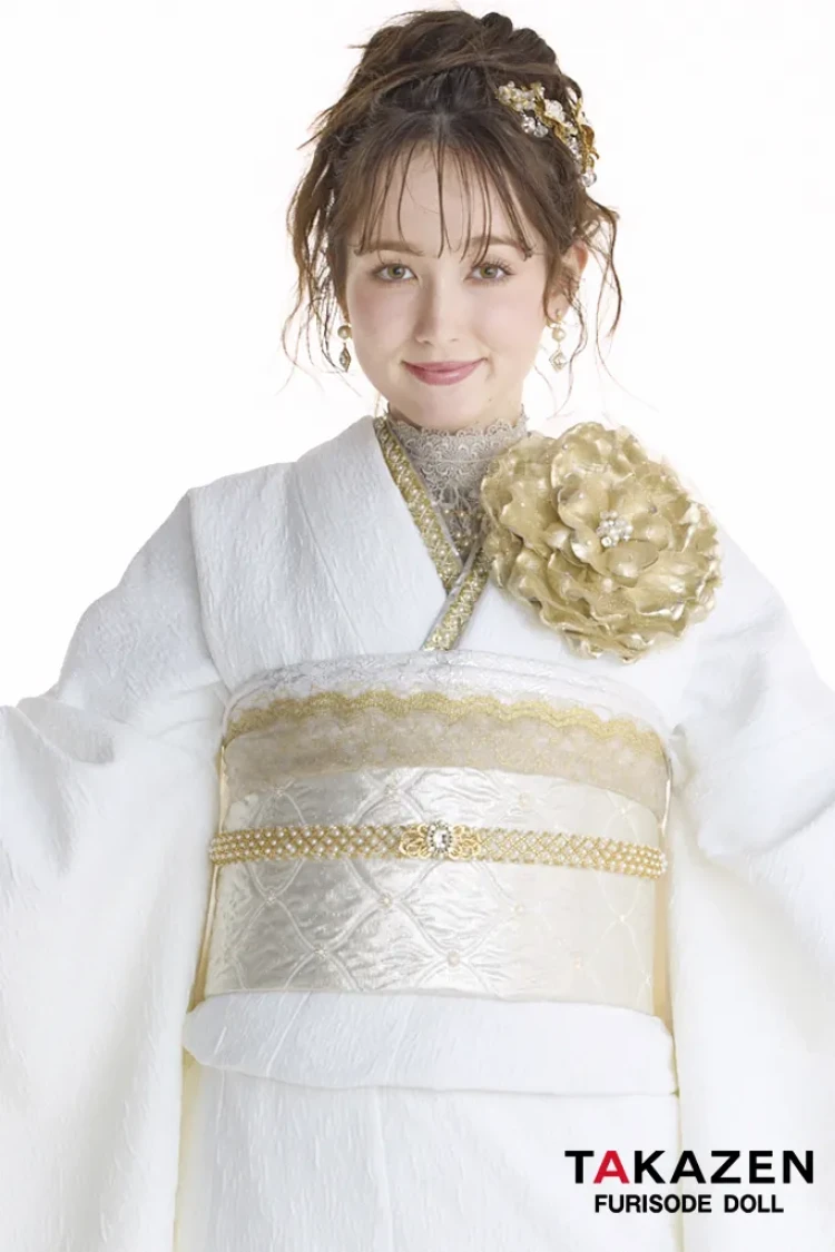 TAKAZENのレンタル振袖 最新作ヘップバーンローズ　白金/ゴールド　薔薇　立体花　最先端　エレガント　きれいめ　レースインナー　ゴージャス　周防ジゼル【通販可】27008