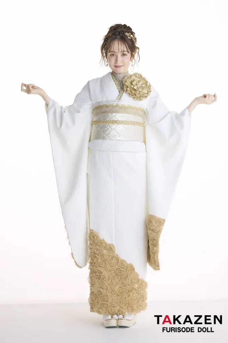 TAKAZENのレンタル振袖 最新作ヘップバーンローズ　白金/ゴールド　薔薇　立体花　最先端　エレガント　きれいめ　レースインナー　ゴージャス　周防ジゼル【通販可】27008