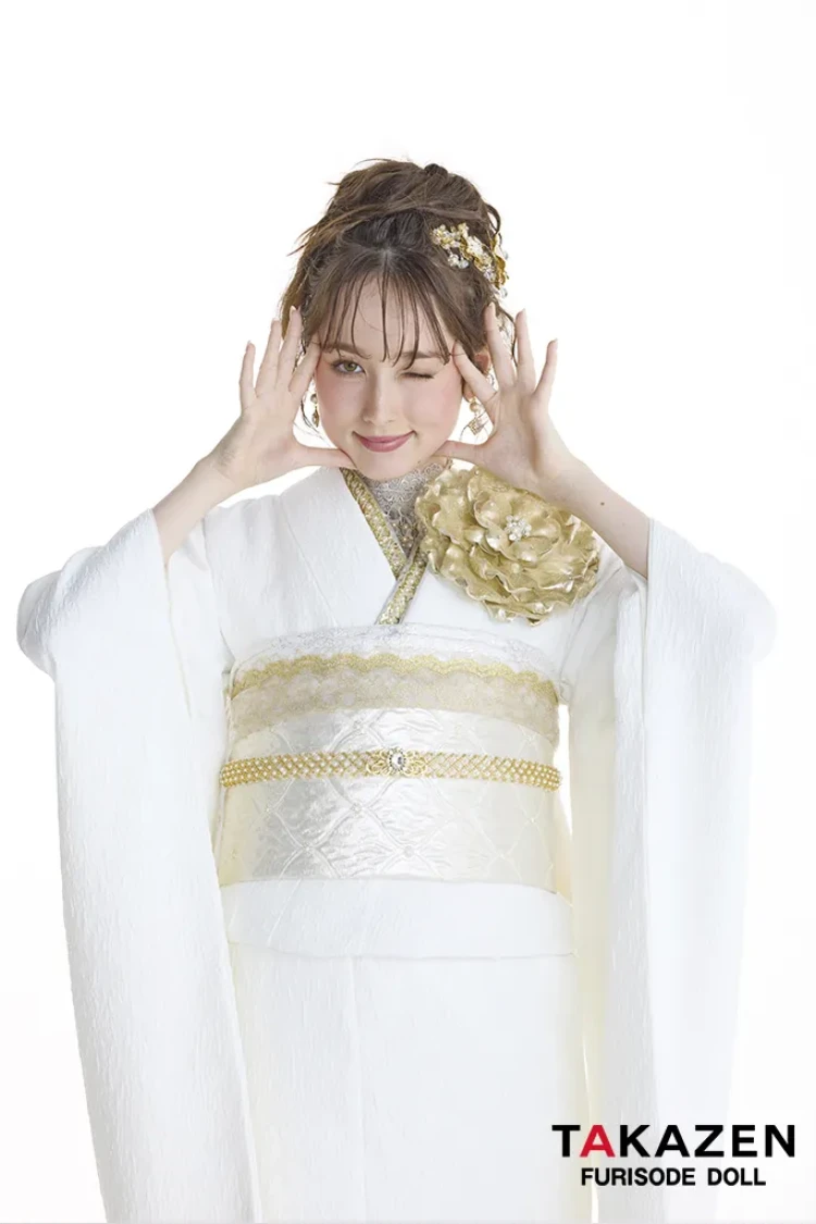 TAKAZENのレンタル振袖 最新作ヘップバーンローズ　白金/ゴールド　薔薇　立体花　最先端　エレガント　きれいめ　レースインナー　ゴージャス　周防ジゼル【通販可】27008