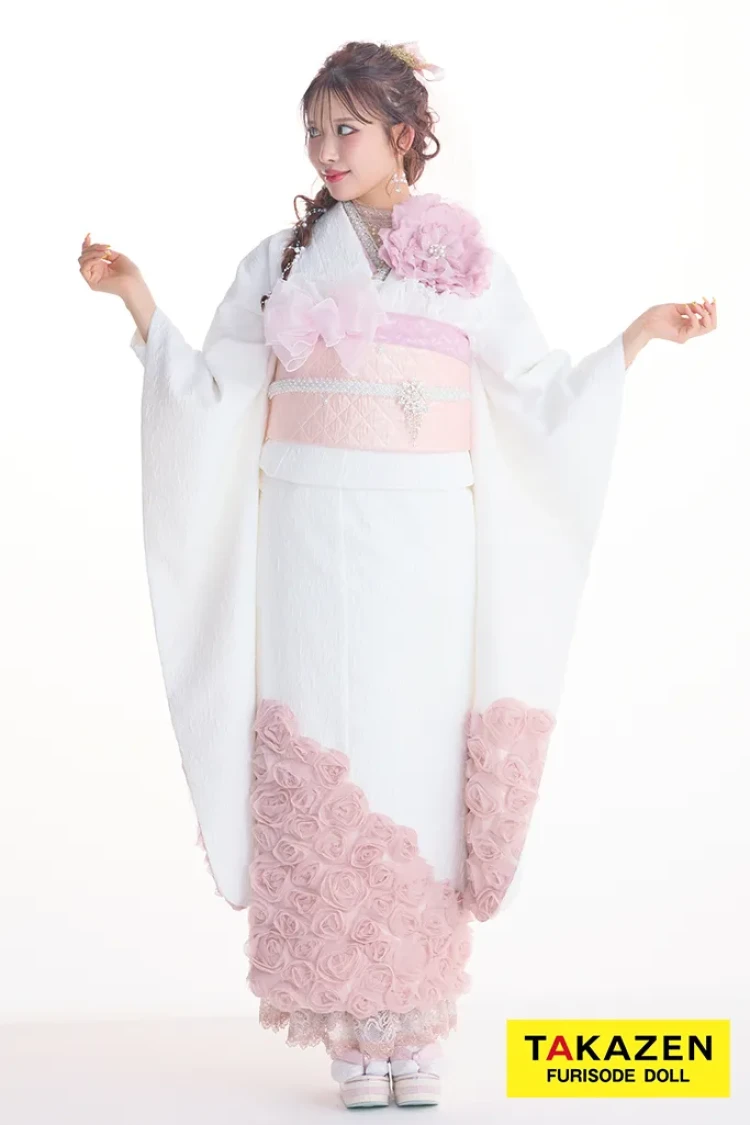 TAKAZENのレンタル振袖 最新作ヘップバーンローズ 白ピンク 薔薇 立体花 エレガント 一番かわいい レースインナー 洋風 ドレッシー 伊藤桃々【通販可】27010