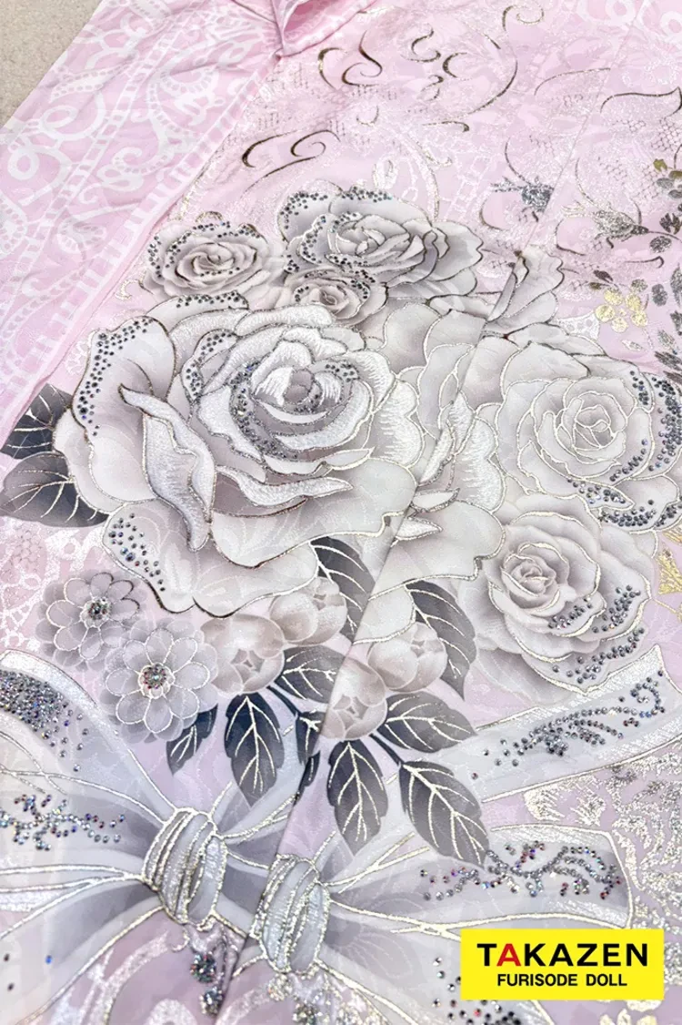 TAKAZENのレンタル振袖 最新作ヘップバーンローズ　ピンク　バラ柄　エレガント　一番かわいい　レースインナー　洋風　ドレッシー　キラキラスワロフスキー　伊藤桃々【通販可】27011