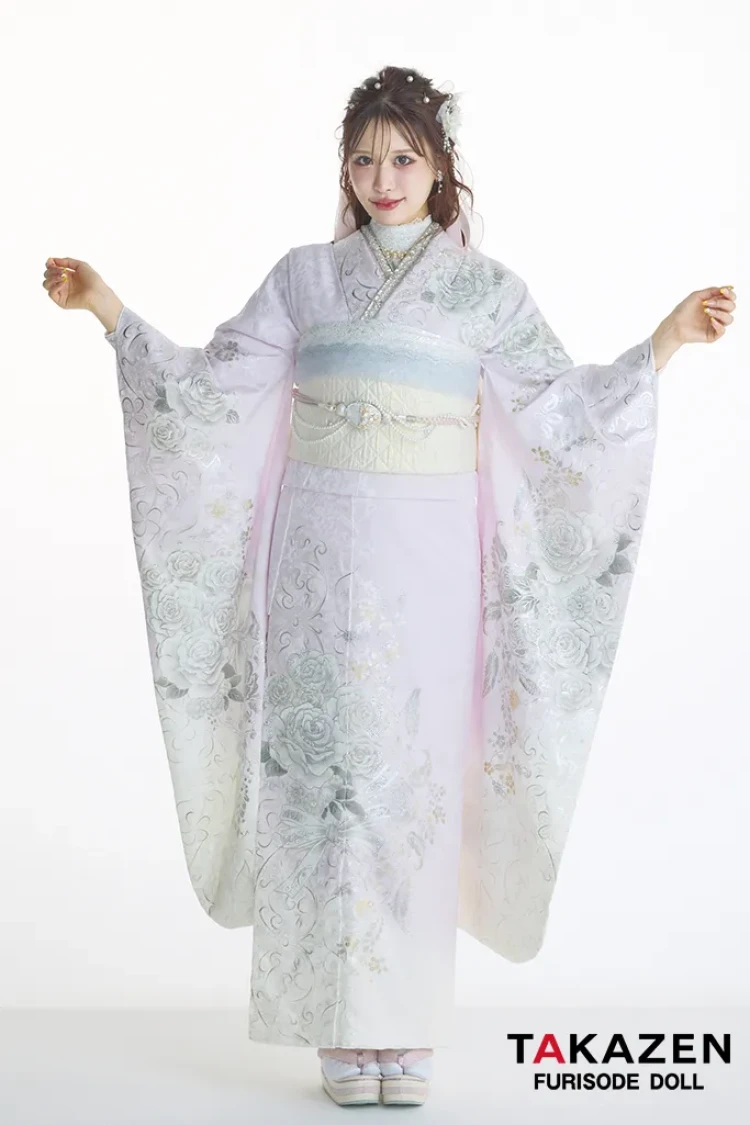 TAKAZENのレンタル振袖 最新作ヘップバーンローズ ピンク バラ柄 エレガント 一番かわいい レースインナー 洋風 ドレッシー キラキラスワロフスキー 伊藤桃々【通販可】27011