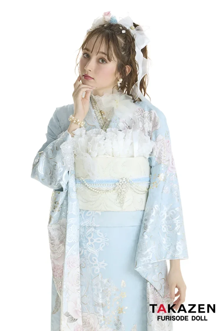 TAKAZENのレンタル振袖 最新作ヘップバーンローズ　水色/ピンク　バラ柄　一番かわいい　きれいめ　レースインナー　洋風　ガーリー　透明感　キラキラスワロフスキー　周防ジゼル【通販可】27012