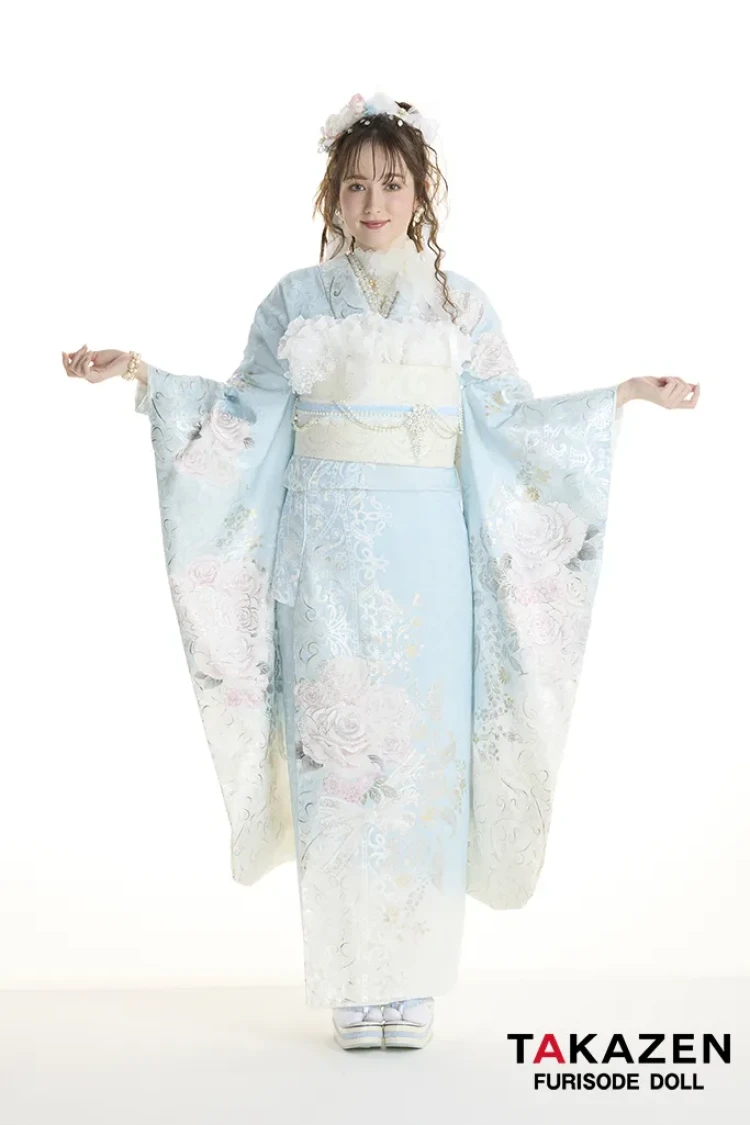 TAKAZENのレンタル振袖 最新作ヘップバーンローズ　水色/ピンク　バラ柄　一番かわいい　きれいめ　レースインナー　洋風　ガーリー　透明感　キラキラスワロフスキー　周防ジゼル【通販可】27012
