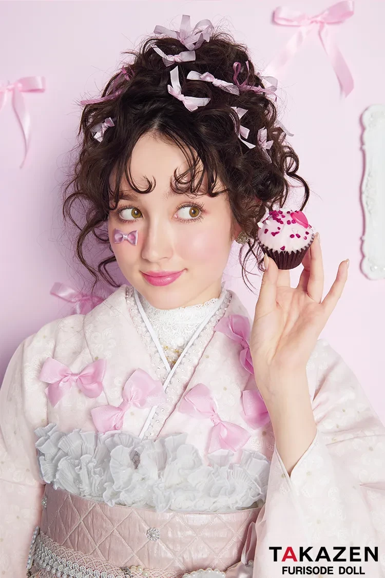 TAKAZENのレンタル振袖 最新作ヘップバーンキュート　ピンク　リボン付き　オーガンジー/レース　一番かわいい　ガーリー　レースインナー　洋風　姫系　周防ジゼル【通販可】27013