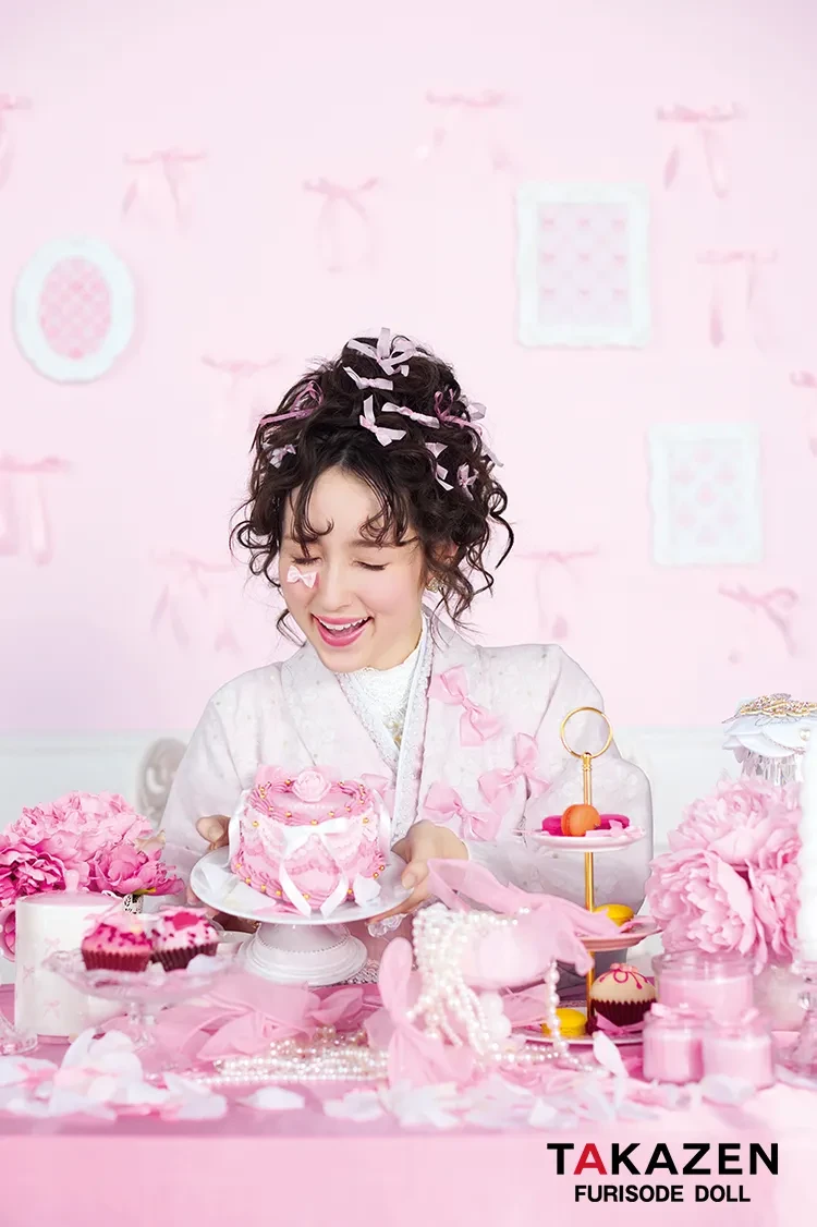 TAKAZENのレンタル振袖 最新作ヘップバーンキュート　ピンク　リボン付き　オーガンジー/レース　一番かわいい　ガーリー　レースインナー　洋風　姫系　周防ジゼル【通販可】27013