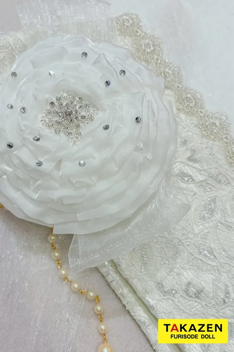 TAKAZENのレンタル振袖 最新作ヘップバーンシュシュ 白/オールホワイトコーデ お花付き ジャガード生地/レース 一番かわいい ワンホンスタイル レースインナー キラキラ 伊藤桃々【通販可】27015