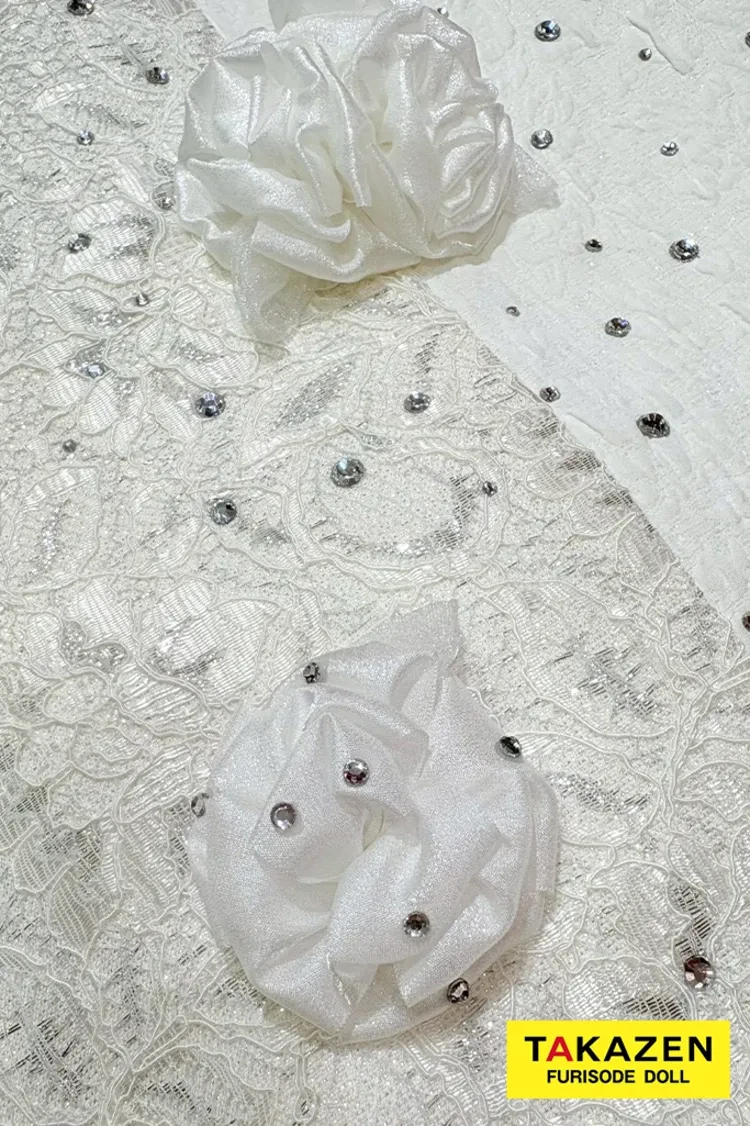 TAKAZENのレンタル振袖 最新作ヘップバーンシュシュ 白/オールホワイトコーデ お花付き ジャガード生地/レース 一番かわいい ワンホンスタイル レースインナー キラキラ 伊藤桃々【通販可】27015