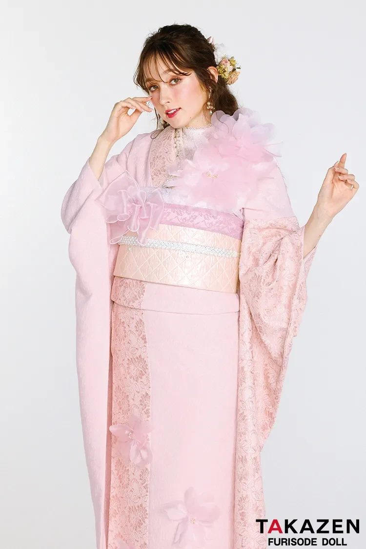 TAKAZENのレンタル振袖 最新作ヘップバーンシュシュ　ピンク　シフォンフラワー　ジャガード生地/レース　ワンホンスタイル　かわいい　レースインナー　人と被らない　周防ジゼル【通販可】27017