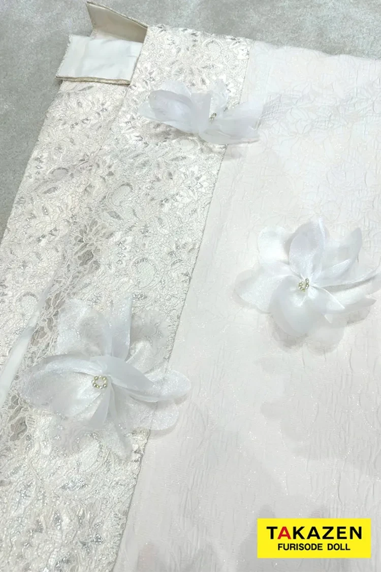 TAKAZENのレンタル振袖 最新作ヘップバーンシュシュ　白/オールホワイトコーデ　シフォンフラワー　ジャガード生地/レース　ワンホンスタイル　おしゃれな振袖　レースインナー　人と被らない　周防ジゼル【通販可】27018