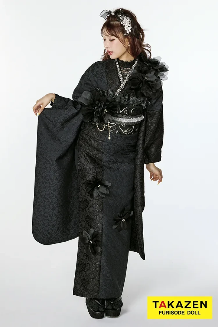 TAKAZENのレンタル振袖 最新作ヘップバーンシュシュ　黒/オールブラックコーデ　シフォンフラワー　ジャガード生地/レース　ワンホンスタイル　わがまま　レースインナー　誰とも被らない　伊藤桃々【通販可】27019