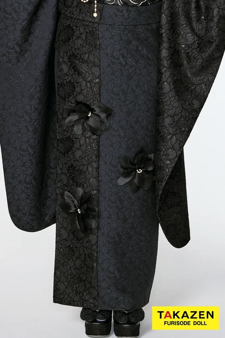 TAKAZENのレンタル振袖 最新作ヘップバーンシュシュ　黒/オールブラックコーデ　シフォンフラワー　ジャガード生地/レース　ワンホンスタイル　わがまま　レースインナー　誰とも被らない　伊藤桃々【通販可】27019