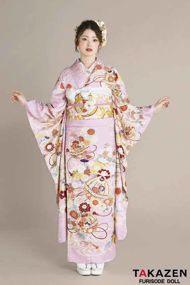 TAKAZENのレンタル振袖 最新作正統派古典　ピンク　鞠柄/和柄　かわいい　はんなり　上品　きれいめ　王道　TAKAZENオリジナルカラー　南琴奈【通販可】27020