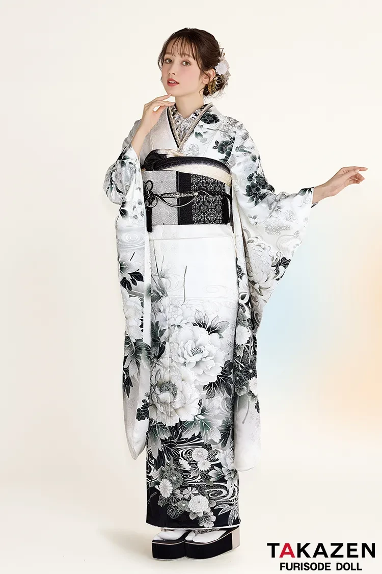 TAKAZENのレンタル振袖 最新作正統派古典　白地/黒　牡丹柄/流水模様　かっこいい　大人っぽい　綺麗　シック　上品　周防ジゼル【通販可】27026