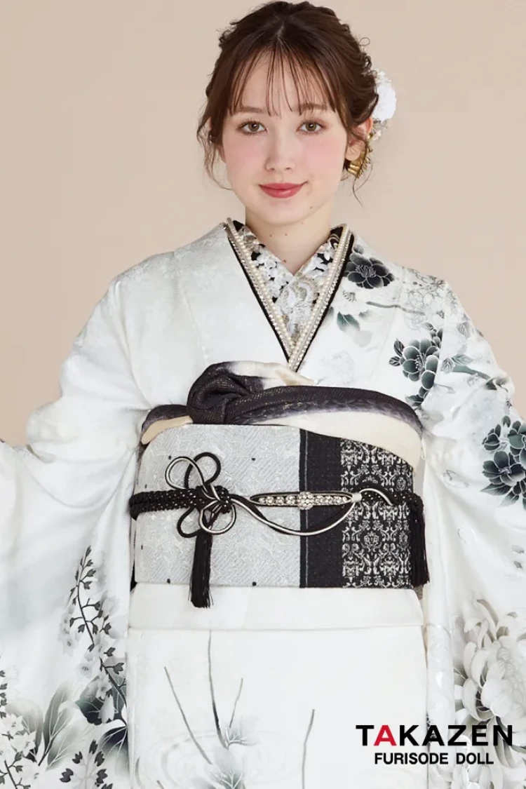 TAKAZENのレンタル振袖 最新作正統派古典　白地/黒　牡丹柄/流水模様　かっこいい　大人っぽい　綺麗　シック　上品　周防ジゼル【通販可】27026