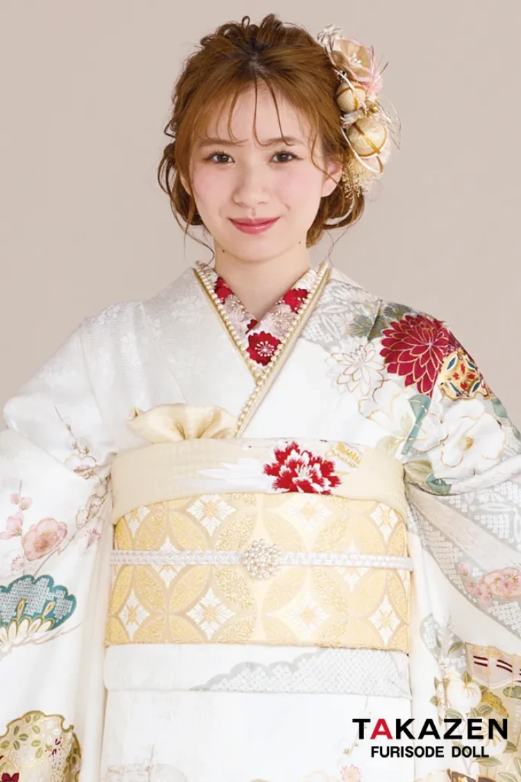 TAKAZENのレンタル振袖 最新作正統派古典　白ピンク/淡い色　牡丹柄/松柄　はんなり　かわいい　おしとやか　柄小さめ　上品　白宮みずほ【通販可】27028